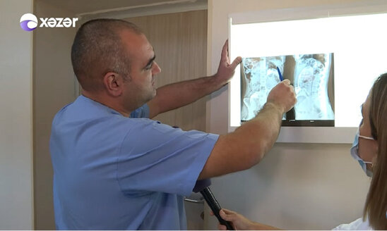 Bakıda 18 yaşlı qızın mədəsindən görün nə çıxdı - Gözlərinizə inanmayacaqsınız! - VİDEO