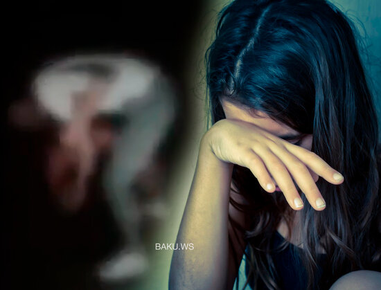 Türkiyədə 15 yaşlı qızı döyərək çılpaq görüntülərini yaydılar - VİDEO