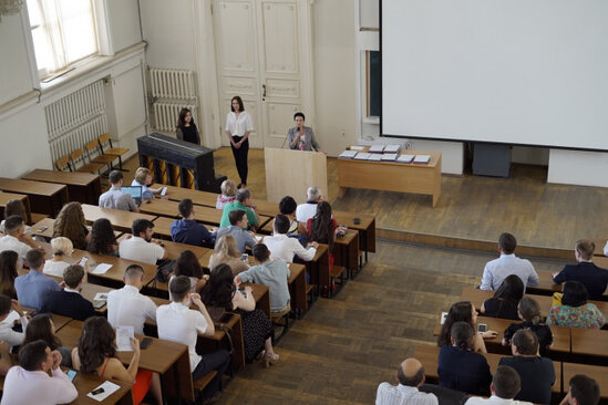Bu universitetin professoru COVID-19-dan öldü: 24 qrup distant təhsilə keçdi