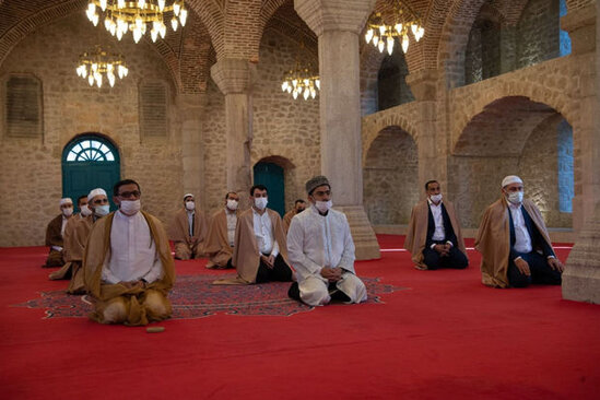 Şuşanın Yuxarı Gövhər Ağa məscidində "Şükür" namazı qılınıb - VİDEO