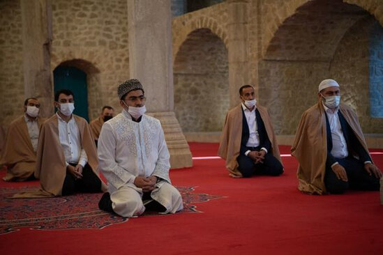 Şuşanın Yuxarı Gövhər Ağa məscidində "Şükür" namazı qılınıb - VİDEO