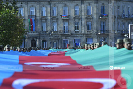 Bakıda Zəfər yürüşü başladı