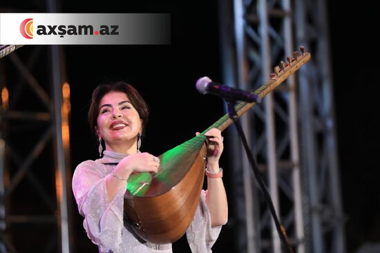 Bulvarda Zəfər Günü üçün səhnəyə çıxdılar - FOTOLAR