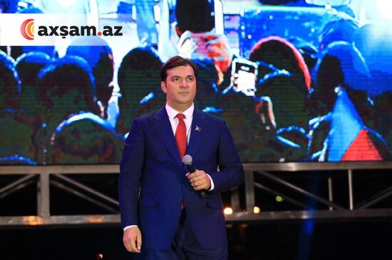 Bulvarda Zəfər Günü üçün səhnəyə çıxdılar - FOTOLAR