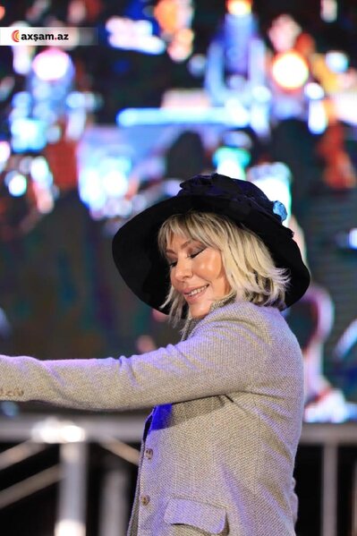 Bulvarda Zəfər Günü üçün səhnəyə çıxdılar - FOTOLAR