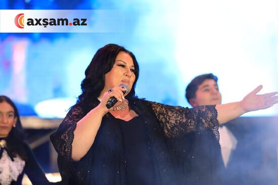 Bulvarda Zəfər Günü üçün səhnəyə çıxdılar - FOTOLAR