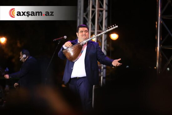 Bulvarda Zəfər Günü üçün səhnəyə çıxdılar - FOTOLAR