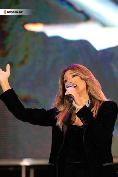 Bulvarda Zəfər Günü üçün səhnəyə çıxdılar - FOTOLAR