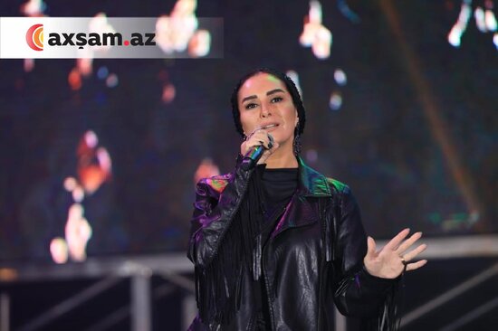 Bulvarda Zəfər Günü üçün səhnəyə çıxdılar - FOTOLAR