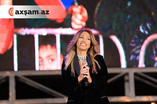 Bulvarda Zəfər Günü üçün səhnəyə çıxdılar - FOTOLAR