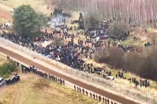 Sərhəddə gərginlik: Miqrantlar əraziyə axışdı - VİDEO