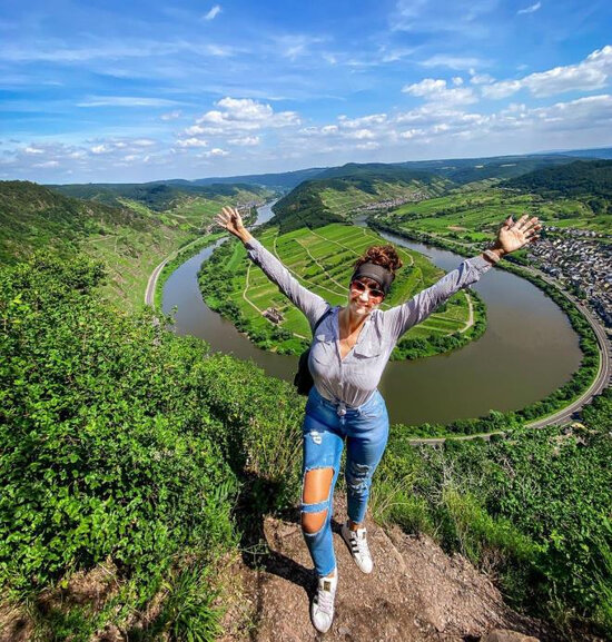 Selfi çəkərkən canından oldu - FOTO