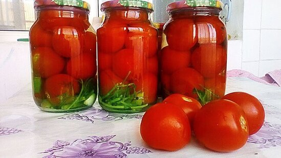 Pomidor turşusundan zəhərlənən qızın vəziyyəti ağırlaşıb - RƏSMİ