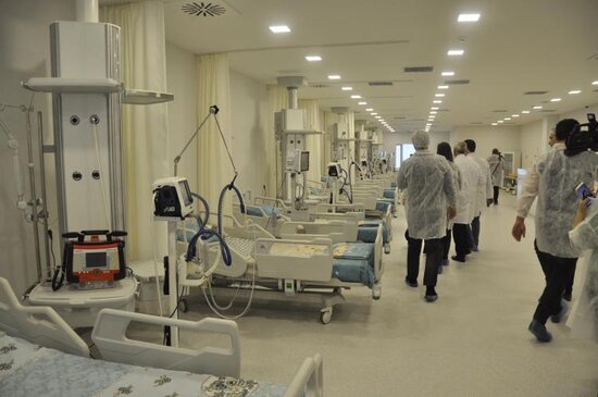 "Atamı aparıb öldürdülər"- Mərkəzi Xəstəxananın həkimlərindən ŞİKAYƏT