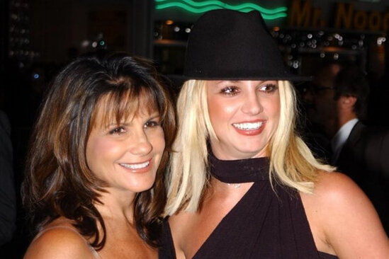 Məşhur müğənnidən anası ilə bağlı ŞOK TƏLƏB: Həbsxanaya göndərin