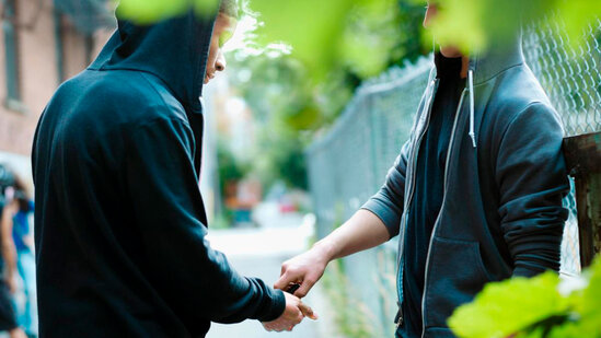 Məktəb və universitetlərdə "patı" satılır? - RƏSMİ CAVAB - VİDEO