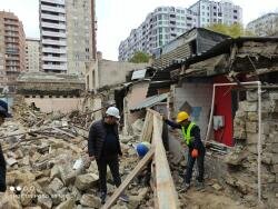 Gecə yarısı gizlicə vətəndaşların mülklərini dağıtdılar: Bakıda ŞOK OLAY - VİDEO