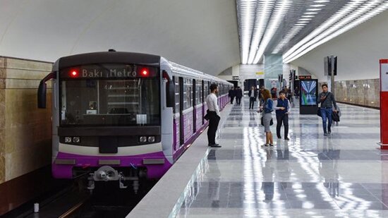Bakı metrosunda cibgir peyda oldu: Qadınların telefonlarını oğurlayır