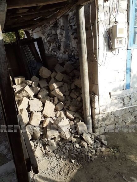 Zəlzələ Ağsuda dağıntılara səbəb olub - FOTO