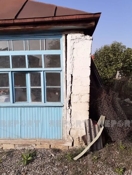 Zəlzələ Ağsuda dağıntılara səbəb olub - FOTO