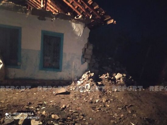 Zəlzələ Ağsuda dağıntılara səbəb olub - FOTO