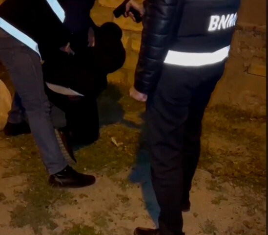 Bakıda narkotik satan şəxs belə ələ keçdi – ƏMƏLİYYAT VİDEOSU
