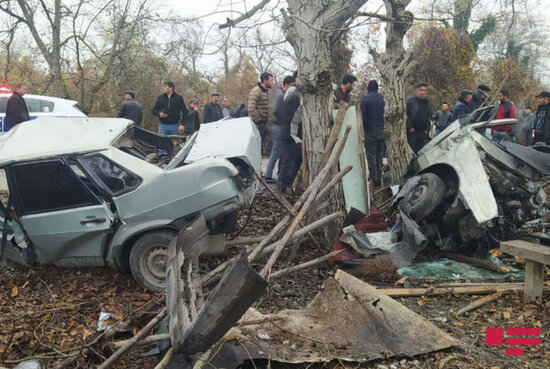 Oğuzda maşın ağaca çırpıldı: Sürücü öldü - FOTO