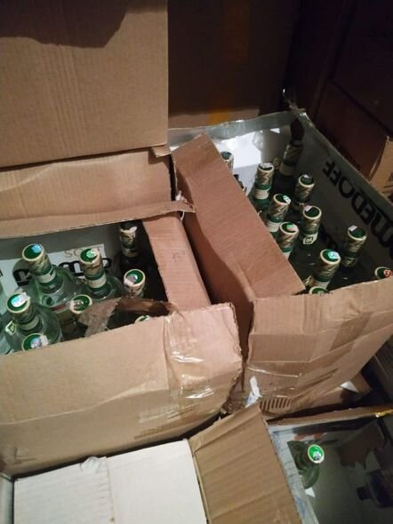 Paytaxtda mağazada saxta spirtli içkilər aşkarlandı - FOTO