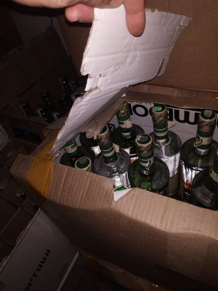 Paytaxtda mağazada saxta spirtli içkilər aşkarlandı - FOTO