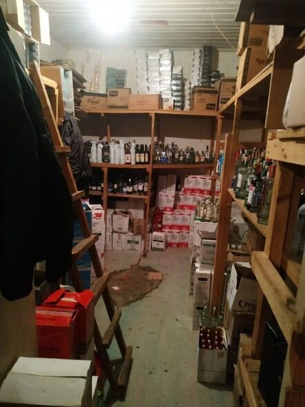 Paytaxtda mağazada saxta spirtli içkilər aşkarlandı - FOTO