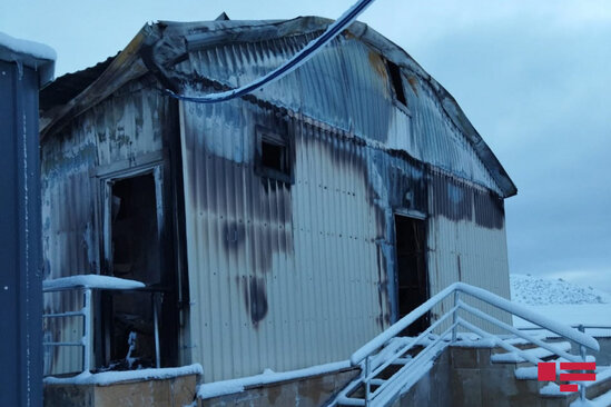 Qubada modul tipli məktəb yandı - FOTO