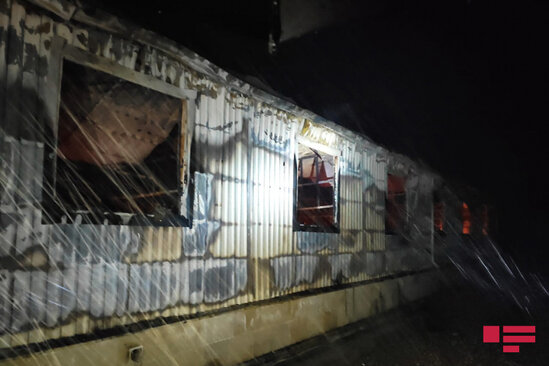 Qubada modul tipli məktəb yandı - FOTO