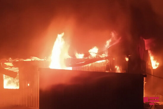 Qubada modul tipli məktəb yandı - FOTO