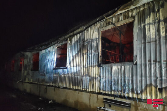 Qubada modul tipli məktəb yandı - FOTO