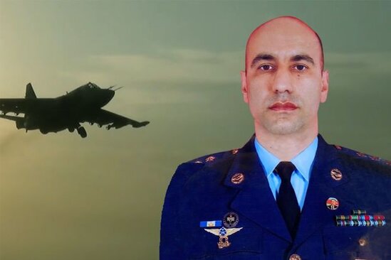 Polkovnik Zaur Nudirəliyev təyyarəni düşmən mövqeyinə çırparaq şəhid olubmuş - VİDEO