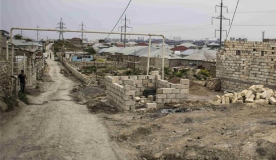 "Sanki ucqar rayondayıq, yollar bərbad, heç aptek də yoxdur..." - Masazırdan ŞİKAYƏT