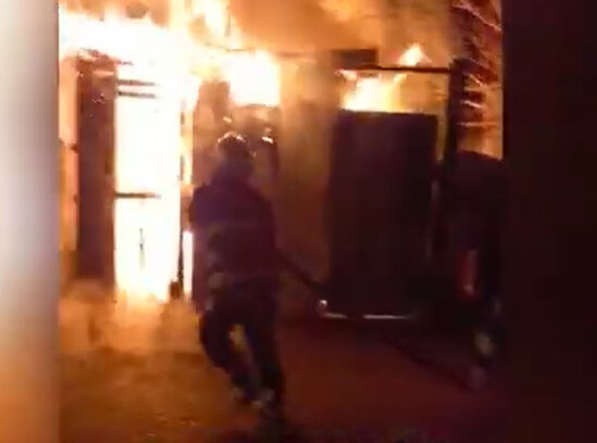 Azərbaycanlı yanğınsöndürənlərin alovla ölüm-dirim mübarizəsi - ANBAAN VİDEO