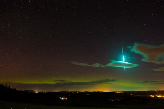 Rusiya səmalarında xüsusi parlaqlığı olan meteorit partladı - VİDEO