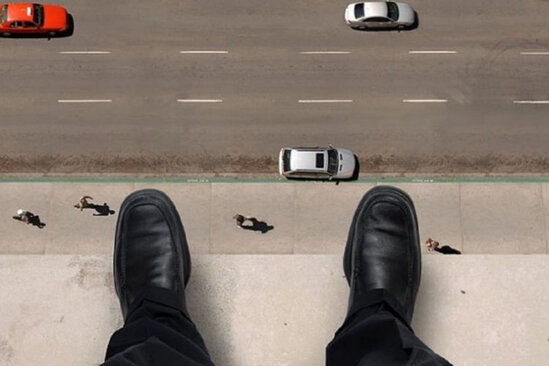 Bakıda gənc oğlan özünü hündürmərtəbəli binadan atdı - FOTO