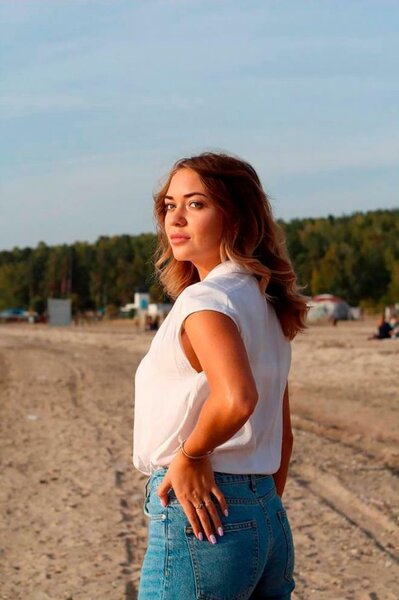 Soyunma anlarını paylaşan xanım müəllimin başı dərddə - Məhkəmənin qərarını gözləyir - FOTO