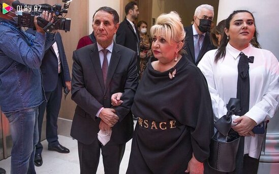 Məmurlar xanımları ilə qalada - FOTOLAR