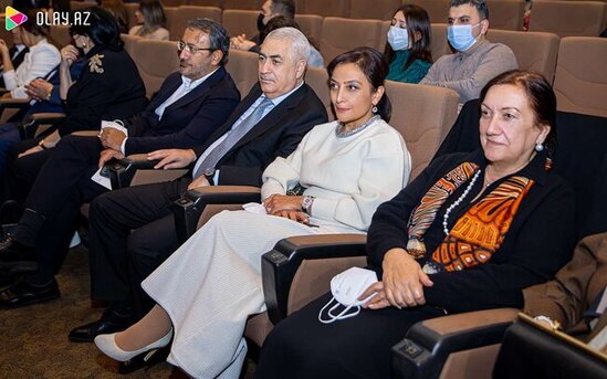 Məmurlar xanımları ilə qalada - FOTOLAR