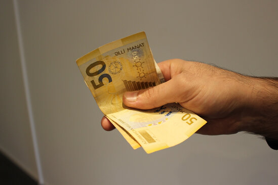 Keçmiş vəzifəli şəxs 7 nəfərin 40 min manatını ələ keçirib