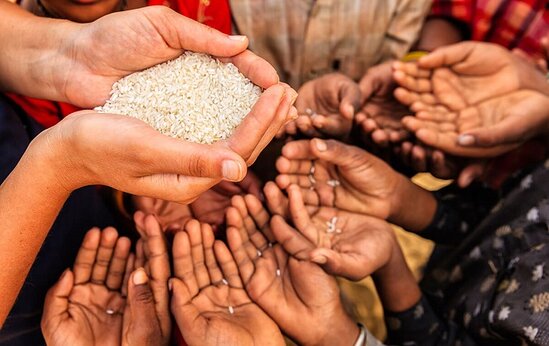 Yarım milyarddan çox insan ifrat yoxsulluqla üzləşəcək