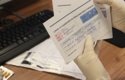 COVID pasportu ilə bağlı YENİLİK - Bu şəxslər bir neçə dəqiqəyə ala biləcək - VİDEO