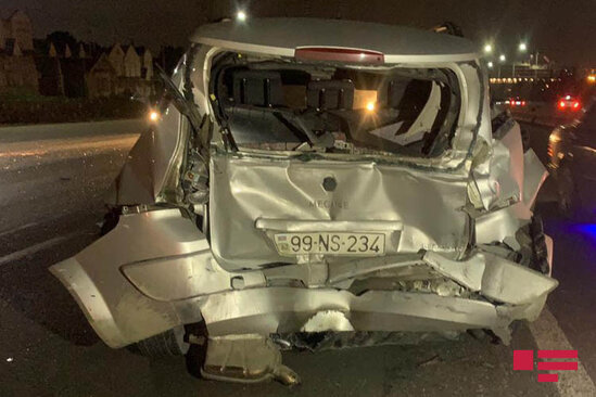 Bakıda "Gelandewagen" qəza törədib, yaralı var - VİDEO