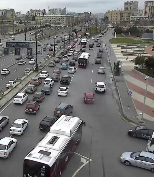 Bakıda 20-yə yaxın avtobus sıxlıqda qalaraq gecikir - FOTO
