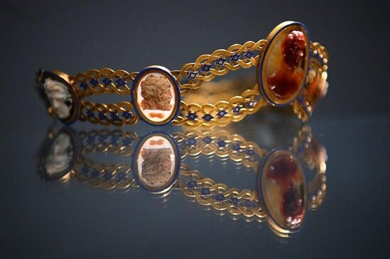 Bu taclar 1 milyona satıldı - Fotolar