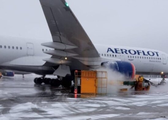 Rusiyada təyyarə yük maşınına çırpıldı