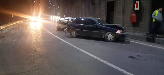 Bakıda tuneldə ağır qəza: Xəsarət alan var - FOTO